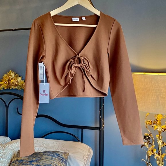 NWT Aritzia Sun-Deh Sunday Best Far Out Long Sleeved Crop Top - Picture 1 of 5
